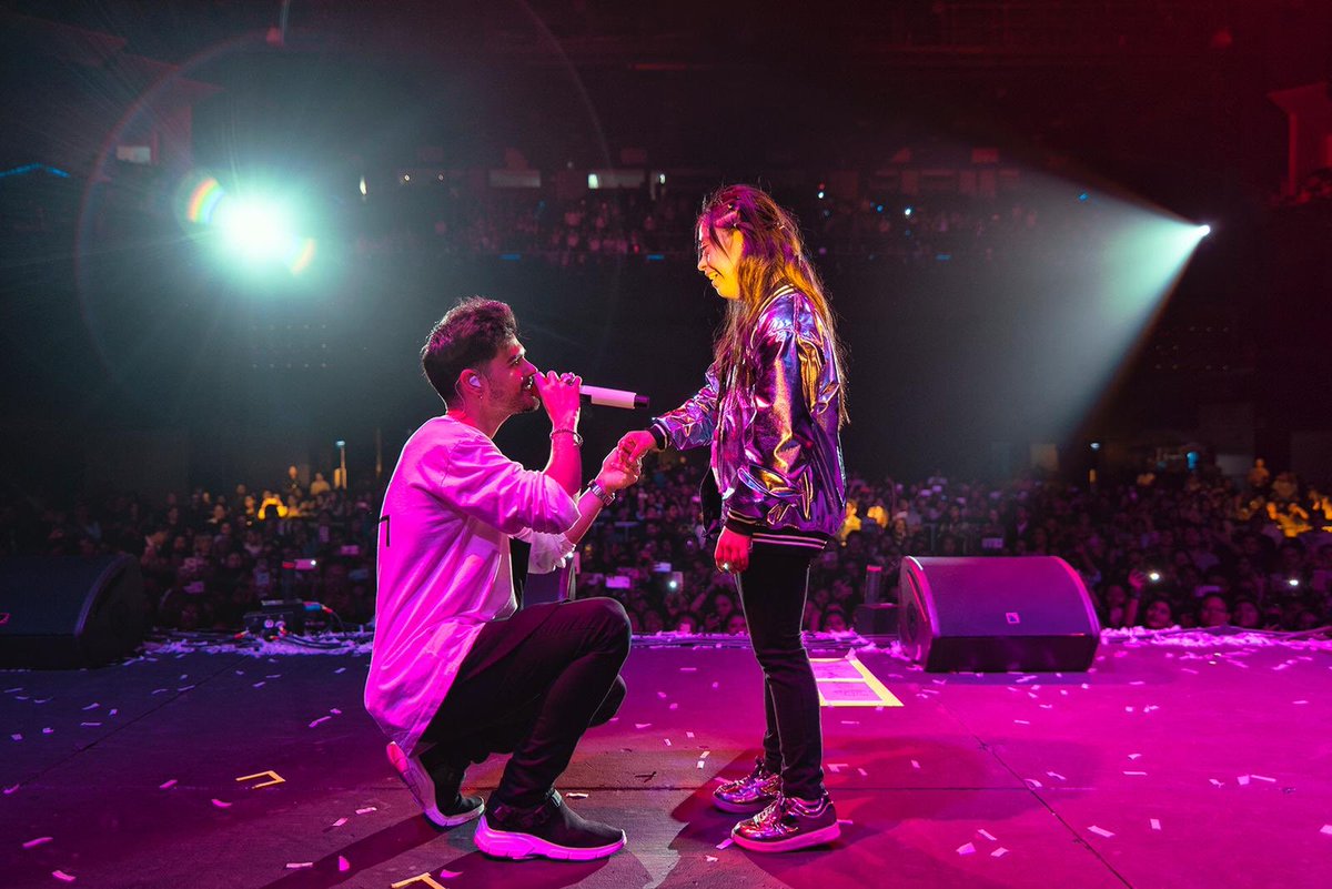 AbrahamMateo's tweet photo. Las mejores cosas suceden de forma inesperada, las mejores historias comienzan con un “y de repente..” las mejores aventuras son las que nunca salieron como se habían planeado. Libérate de las expectativas, lo mejor vendrá cuando y donde menos te lo esperes! #XIIITour🦅 https://t.co/kInFilToik