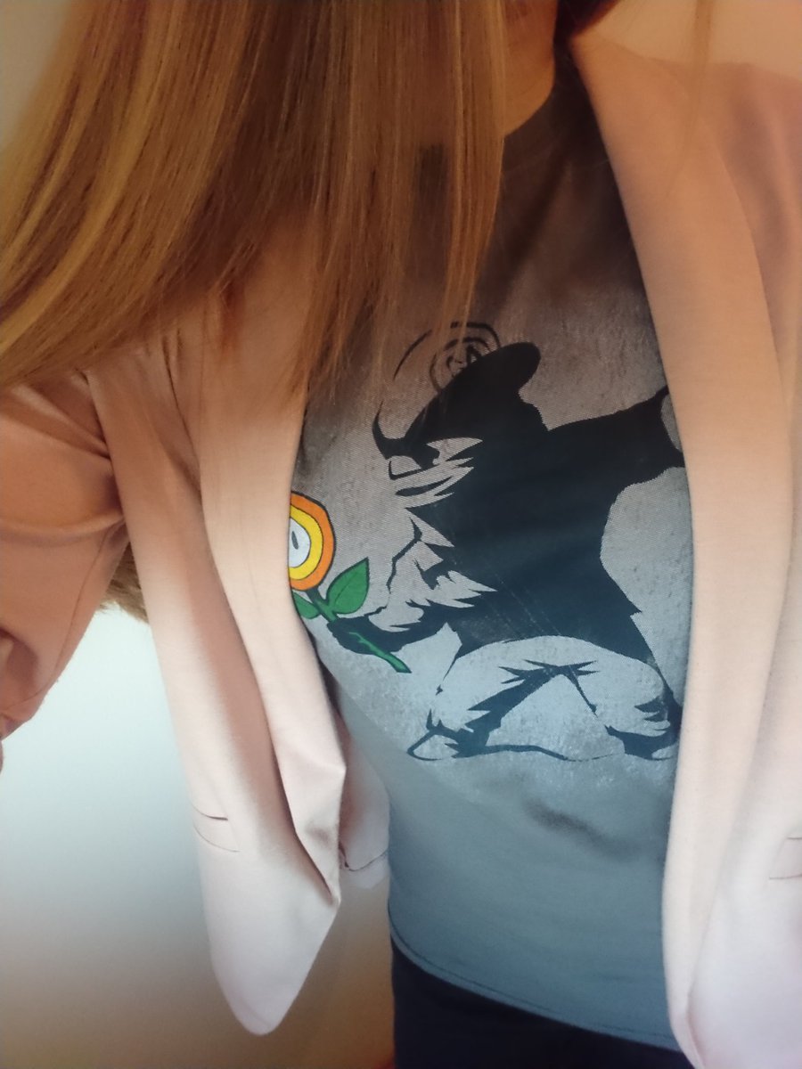 KatapultKatrin_'s tweet photo. Nerd-Shirt-Friday im office #lovemyjob https://t.co/HiQInF3uvx