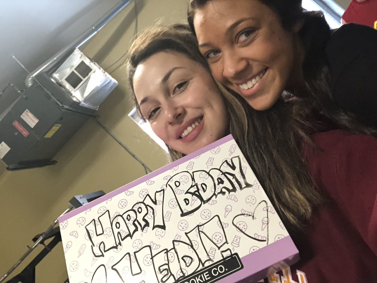 HeidiKatrinaa's tweet photo. Thanks to my beautiful doll @alyxxskyy for the delicious early birthday cookies! πͺβ€οΈ
Bloody fabulous darling π―ββοΈ
Likeeeeeeeeeee omg π¬π§πΊπΈ #BFF
#ChelseaChicks #ValleyBabes #Detroit https://t.co/cWc5PlruMD