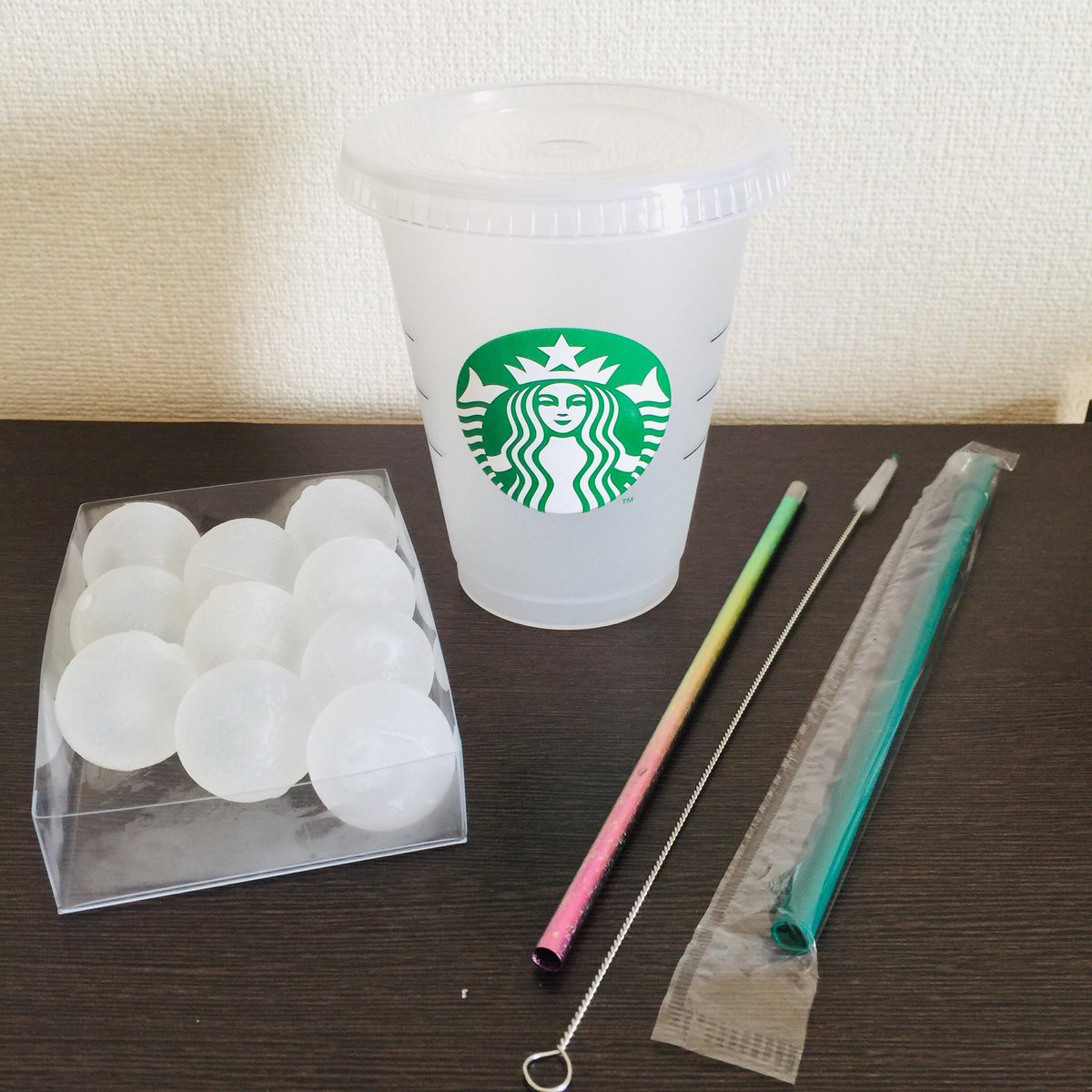 _is_stay's tweet photo. スタバのリユーザブルコールドカップ購入😊 繰り返し使えるステンレスストロー&amp;氷も揃って完璧。#Reusable #Sustainable #ReusableCup #ReusableIce #ReusableStraw #Starbucks https://t.co/EHxP1Tmvsq
