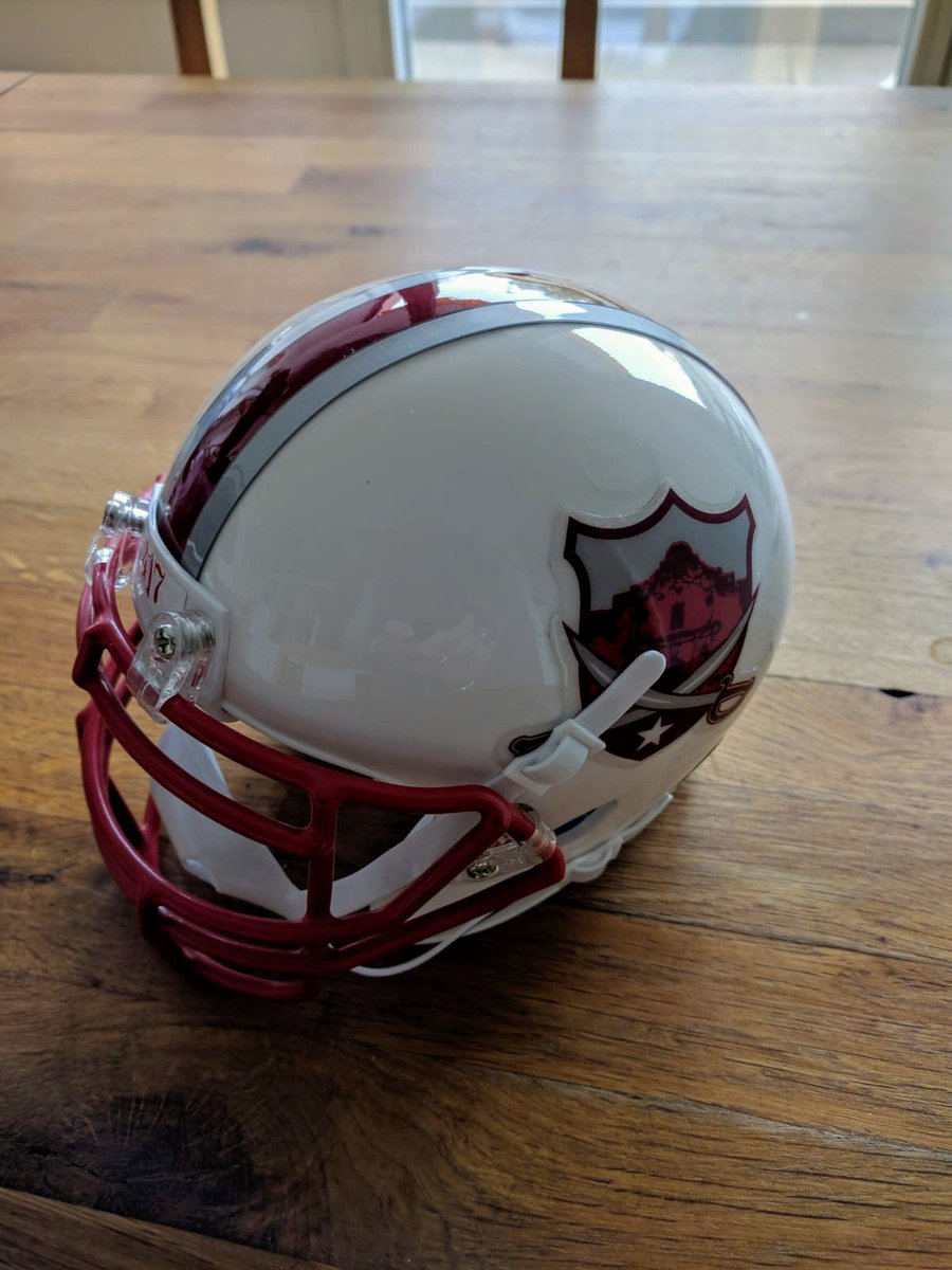 SACommandersFR's tweet photo. Thanks @417helmets and @bigbunce, the mini helmet is just amazing! A nice way to remember the Commanders. Love from Europe, keep up the good work! ⚔️ https://t.co/b5Ug0WviLg