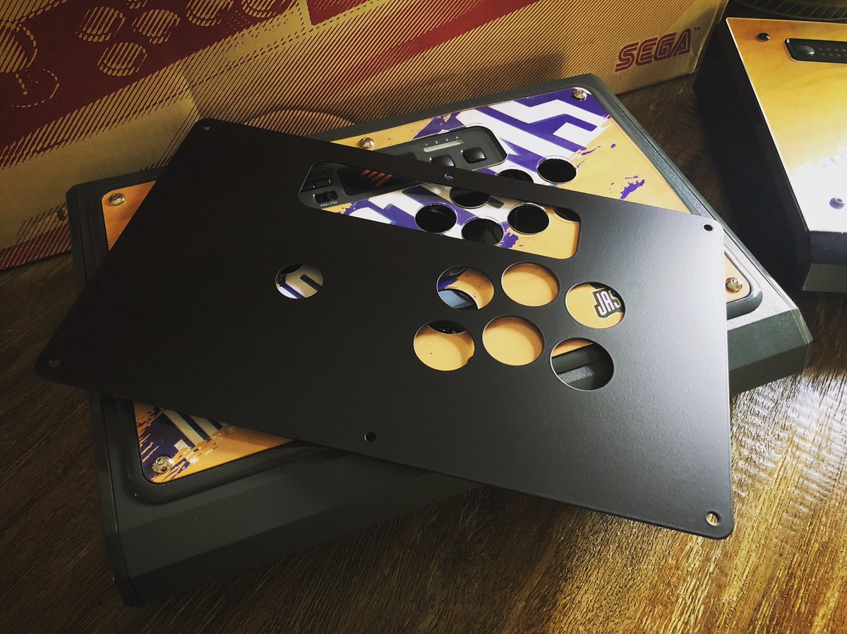 JasensCustoms's tweet photo. #Hustle it’s the only way we work. More upgrade #panels coming for a lot of #FightSticks @MadCatz #TESPLUS https://t.co/2FoKnCpXBV