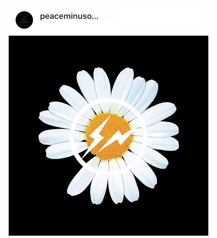 XxG_YxX's tweet photo. ジヨン🐲🌼インスタで
PEACEMINUSONE × fragment design とのコラボレーションを発表したね！最初のキャップ🧢、「いいね♡1番」に押せた♬♡ﾙﾝﾙﾝ🥰嬉しい~💖 気を緩めたら 又次から次って…後は諦めた(笑)  #peaceminusone 
#gdragon #BIGBANG https://t.co/GznX2cUTmW
