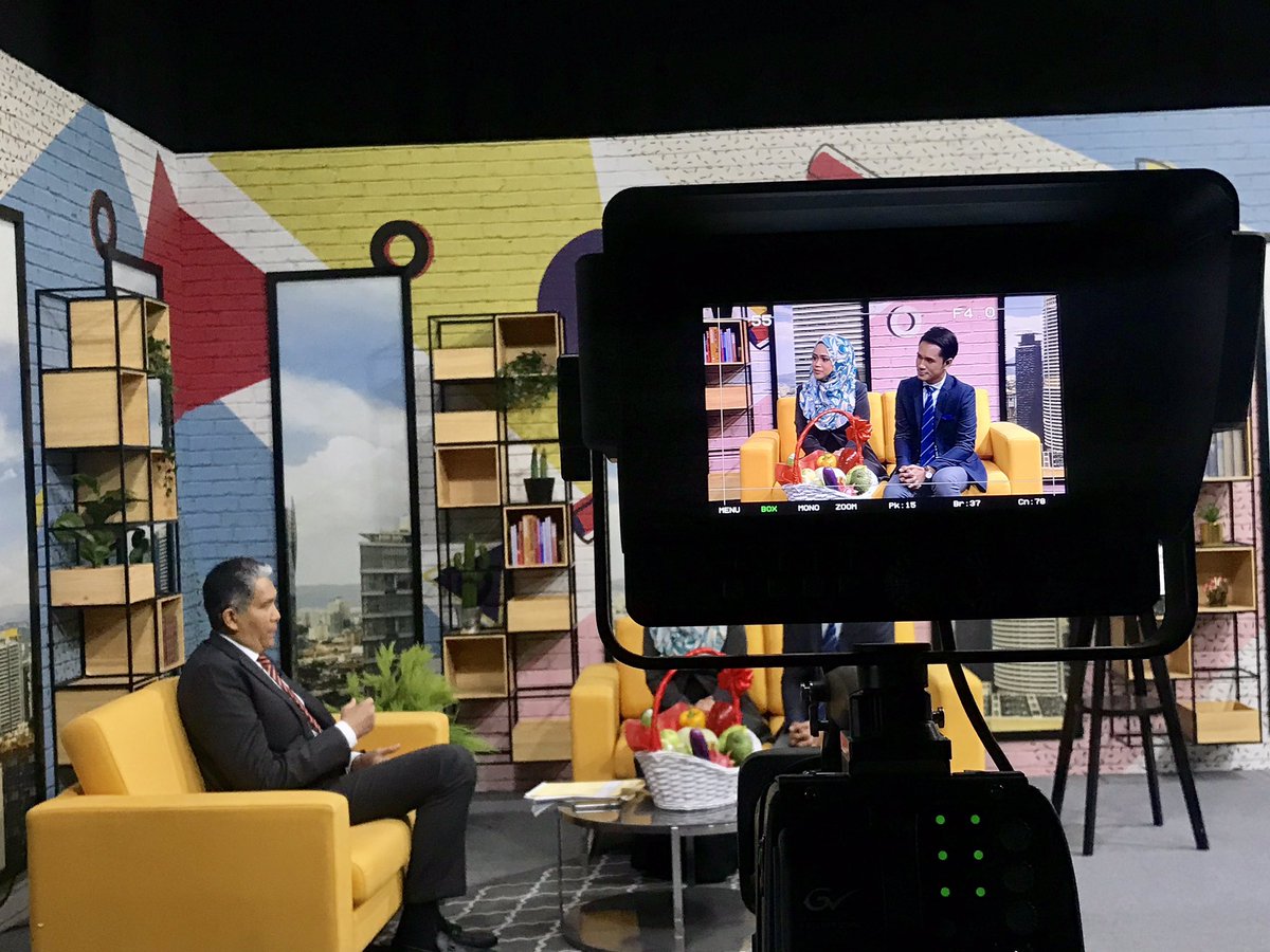 kpkmmalaysia's tweet image. Pagi ini telah berlintas langsung di Selamat Pagi Malaysia TV1@RTM bersama YBhg. Dato&apos; Mohd Sallehhuddin Bin Hassan @msallehhuddin, Ketua Setiausaha Kementerian Pertanian dan Industri Asas Tani bagi membicarakan topik berkenaan “Dasar Agromakanan Negara”. 

#moa #ourfoodourfuture