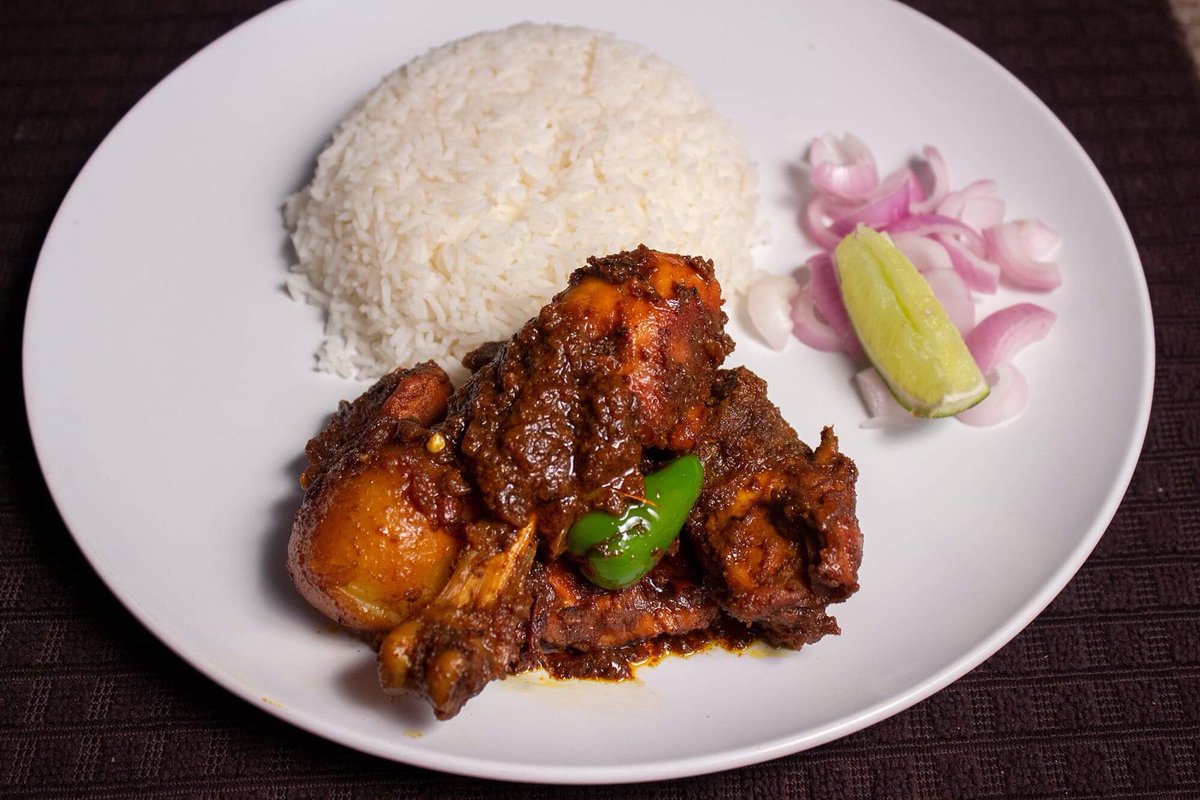 Tandoori #Chicken Kosha was the special lunch menu on #noboborsho. 
It is a Bengali style dryish chicken curry that is made up with lot of aromatic spices. In this dish, I added tandoori flavour which makes this dish extremely flavourful and good. #recipe: youtu.be/IkkWkhMxbRU