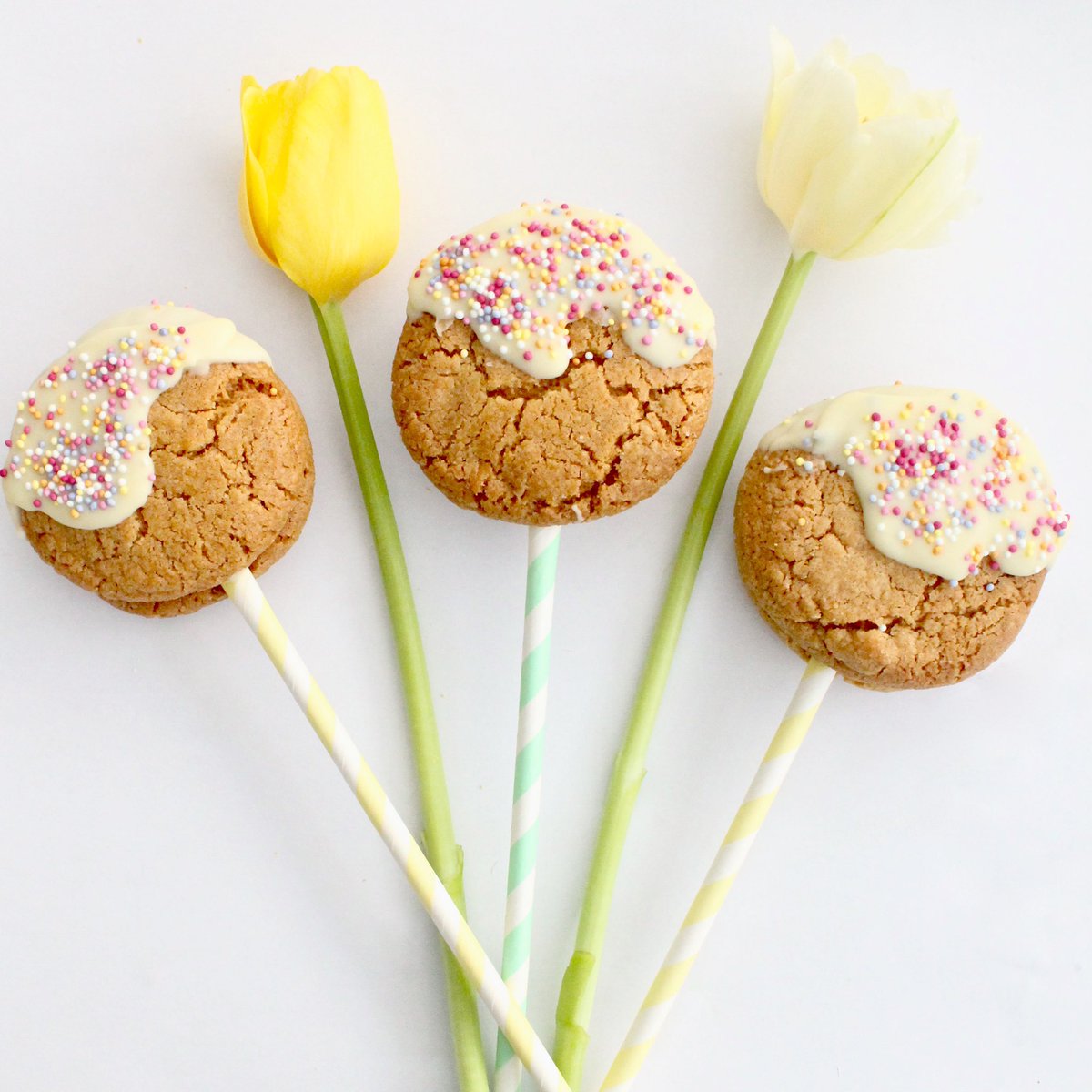 Squidgesbakery's tweet photo. Wishing you all a very happy Easter weekend - spring has sprung 🌼🍪🧡
.
.
#squidges #easter #easterweekend #bankholiday #cookies #cookiepops #party #yum #food #treat #foodie #wirral #cheshire #liverpool #manchester #london #weekend #spring #sunshine https://t.co/mkFMVrNIZ7