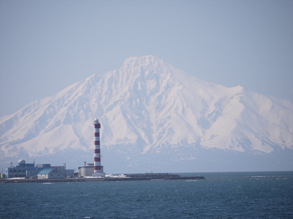 海上保安庁 4月27日 土 稚内海上保安部 では ノシャップ寒流水族館 のオープンイベントに併せ 稚内灯台 の一般公開 入場無料 を行います 北海道で一番高い灯台に登ってみませんか 時間 午前10時 午後3時 場所 稚内灯台 北海道稚内市ノシャップ2