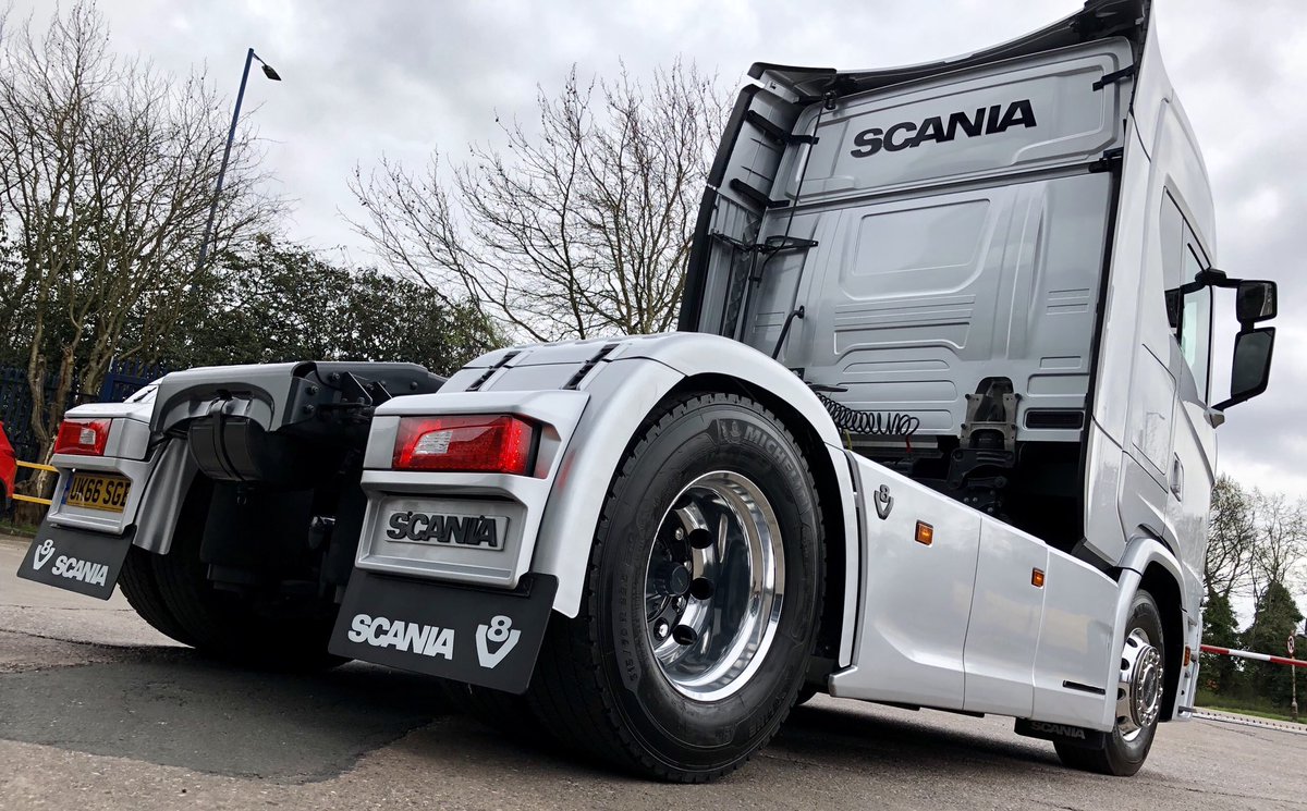 JarrodV8Power's tweet photo. A little V8 Good Friday action😍!@ScaniaUK @ScaniaGroup @OnlyWayIsDutch @ScaniaUK @KeltruckLtd https://t.co/m5yUmtRcGP