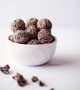 RochwayA's tweet photo. ����Easter Prep 🐰

COCONUT PROBIOTIC PROTEIN BALLS
1 c almond flour
1 scoop protein powder of your choice
2 tbsp of Rochway Coconut Probiotic Powder
1/4 c sesame seeds
1/4 c chia seeds
1/4 c raw cacao powder
1/2 c nut butter
1 tbsp coconut oil melted
2 - 3 tbsp maple syrup https://t.co/rmzTlr6VHo