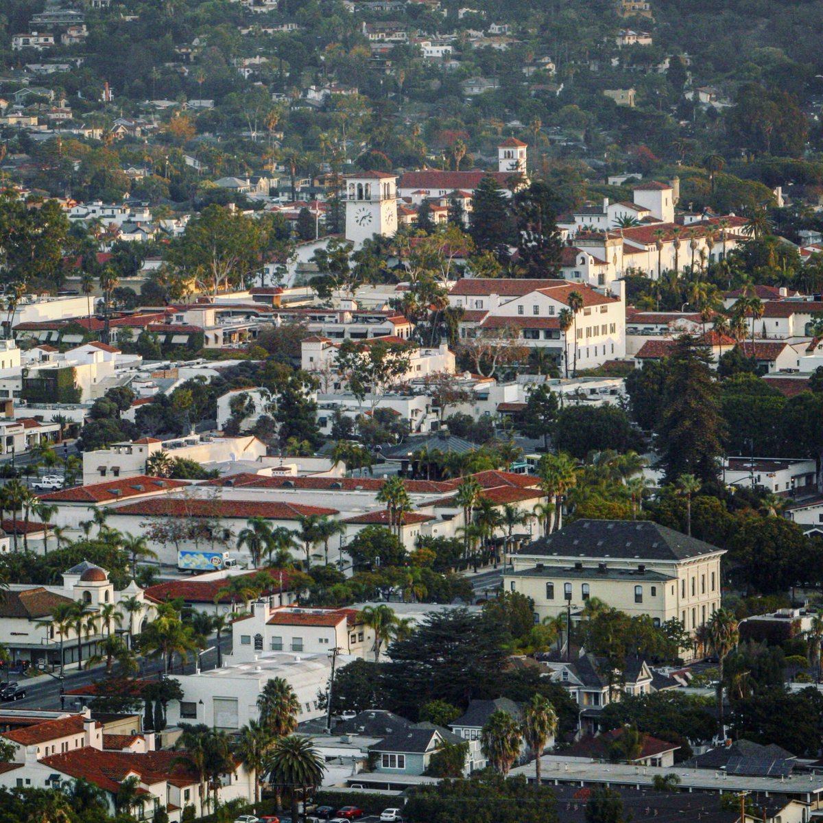 eyeseesb's tweet photo. Santa Barbara in all its glory. 
A different point of view to what I usually capture. Do you like it?
.
.
#santabarbara #redroof #city @eyeseesb https://t.co/PlYwKYiWwv