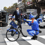 【池袋の交通事故】自転車が真っ二つ……散乱する荷物……