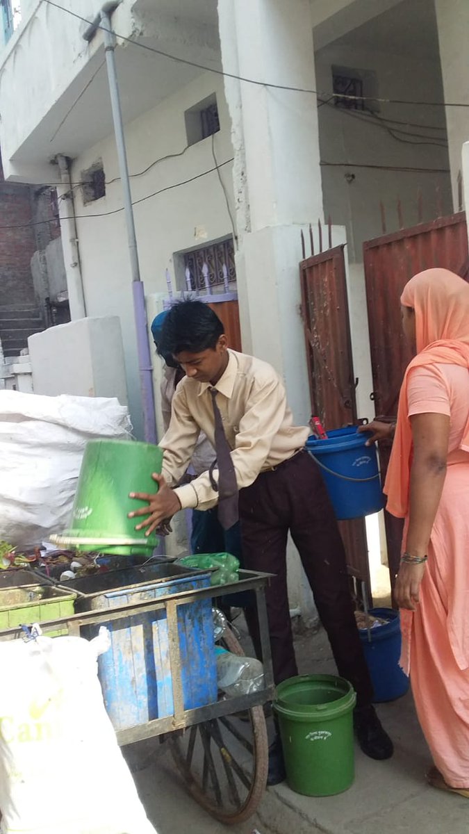 Muzaffarpur_SCM's tweet photo. Kids lead the #waste_segregation initiative @Muzaffarpur_SCM. The pilot project "Swachhata Swasthya Samridhi" in Muzaffarpur has successfully created a stronger next generation. https://t.co/6UWpUUb2Gl