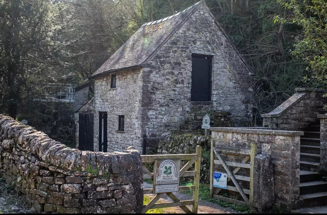 Dove Cottage, Milldale, Derbyshire.
.
.
#dovecottage #milldale #derbyshire #peakdistrict #history #naturephotography #outandabout #landscapephotography #landscape #ThePhotoHour #Stormhour #fujixt3