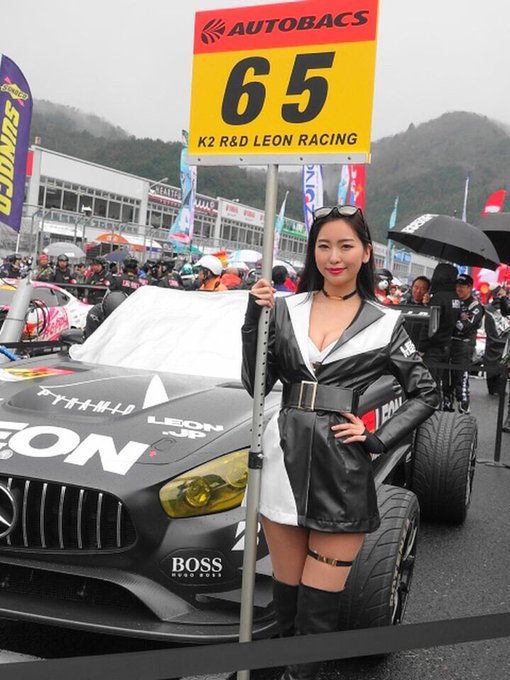 スーパーGT開幕戦にて…LEON racing ladyの真琴ちゃん写真対応ありがとうこざいました😊#スーパーgt #s