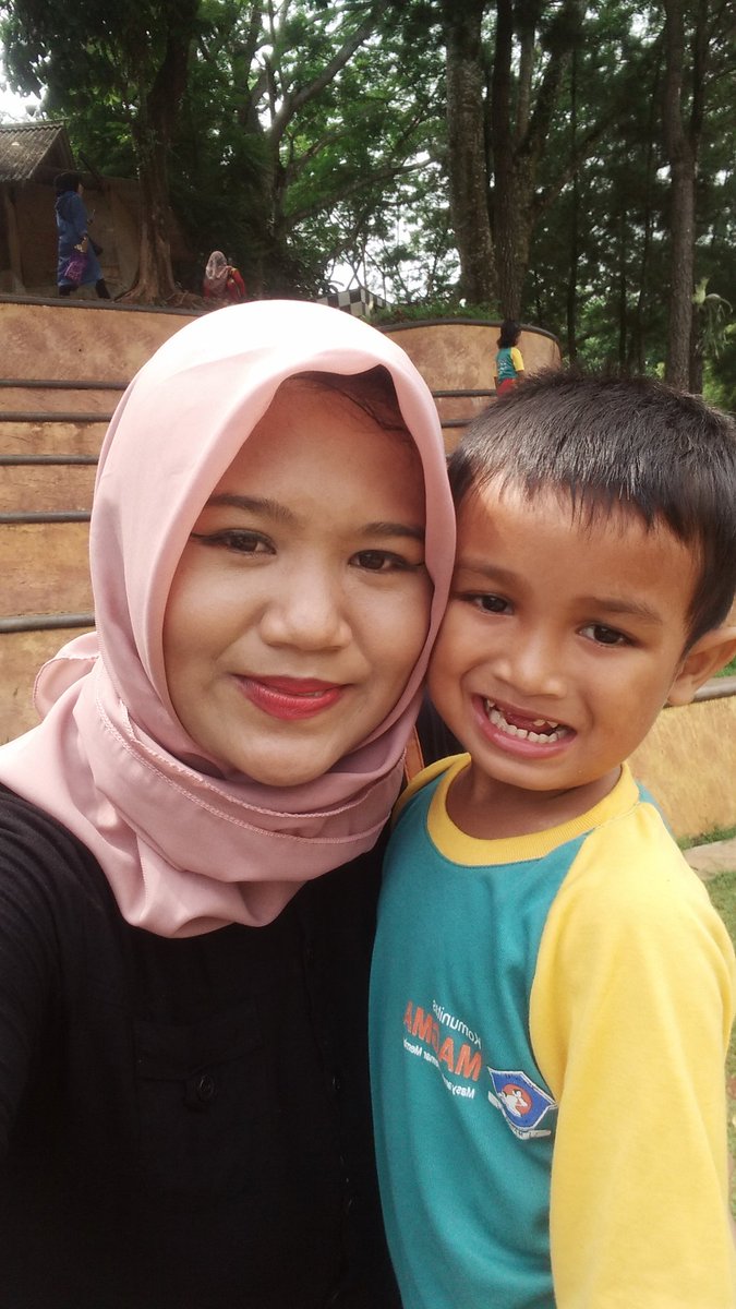 Ririsaf45077922's tweet photo. #NikahUmurBerapa
18 
N skrng gua 24 old anak gua udah TK 
Hehehehe https://t.co/bfG6FAfqDy