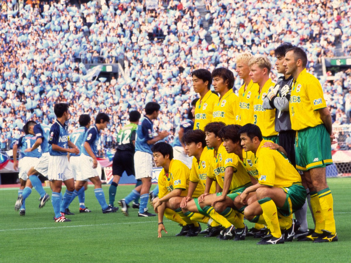 1998年はJリーグカップ決勝戦に進出する一方、リーグ戦ではJ1参入戦へ