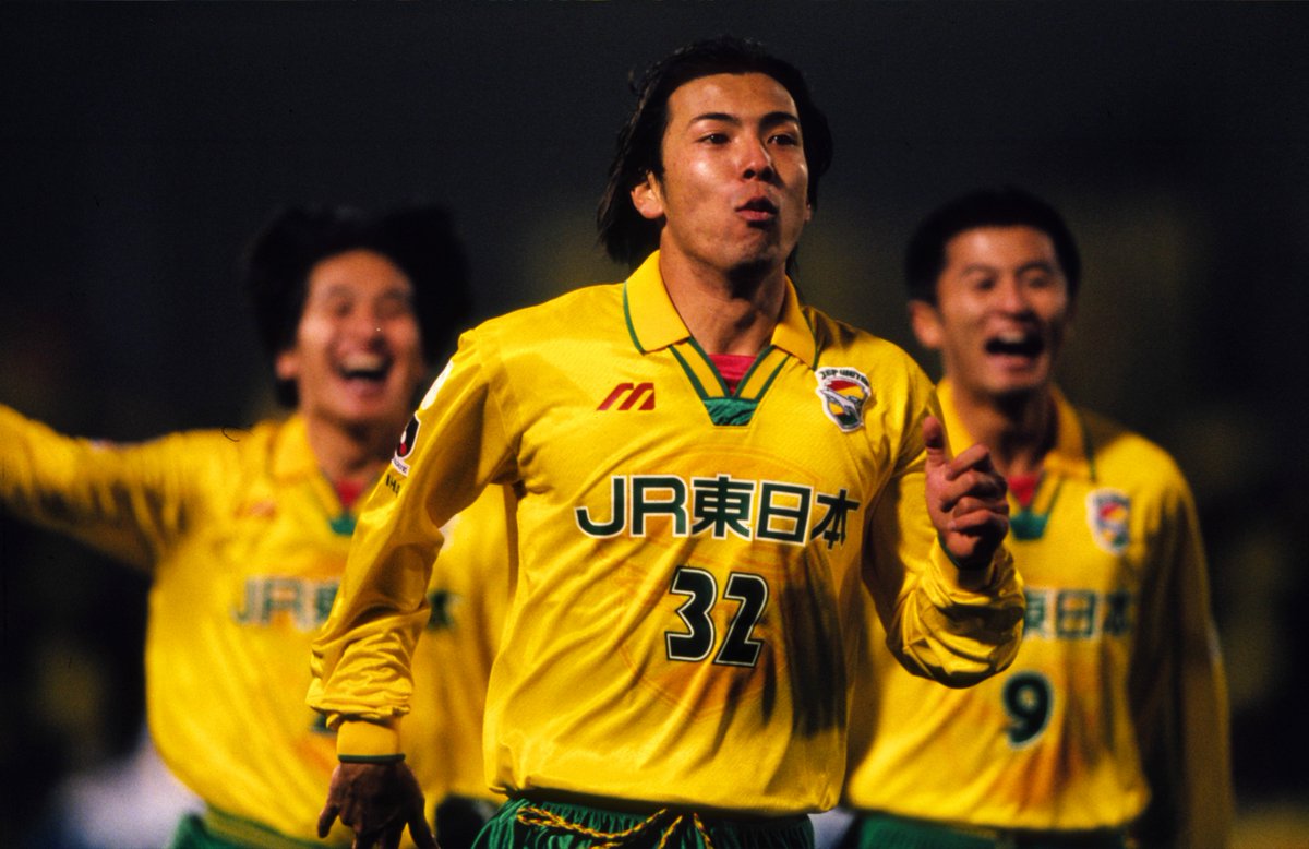 1998年はJリーグカップ決勝戦に進出する一方、リーグ戦ではJ1参入戦へ