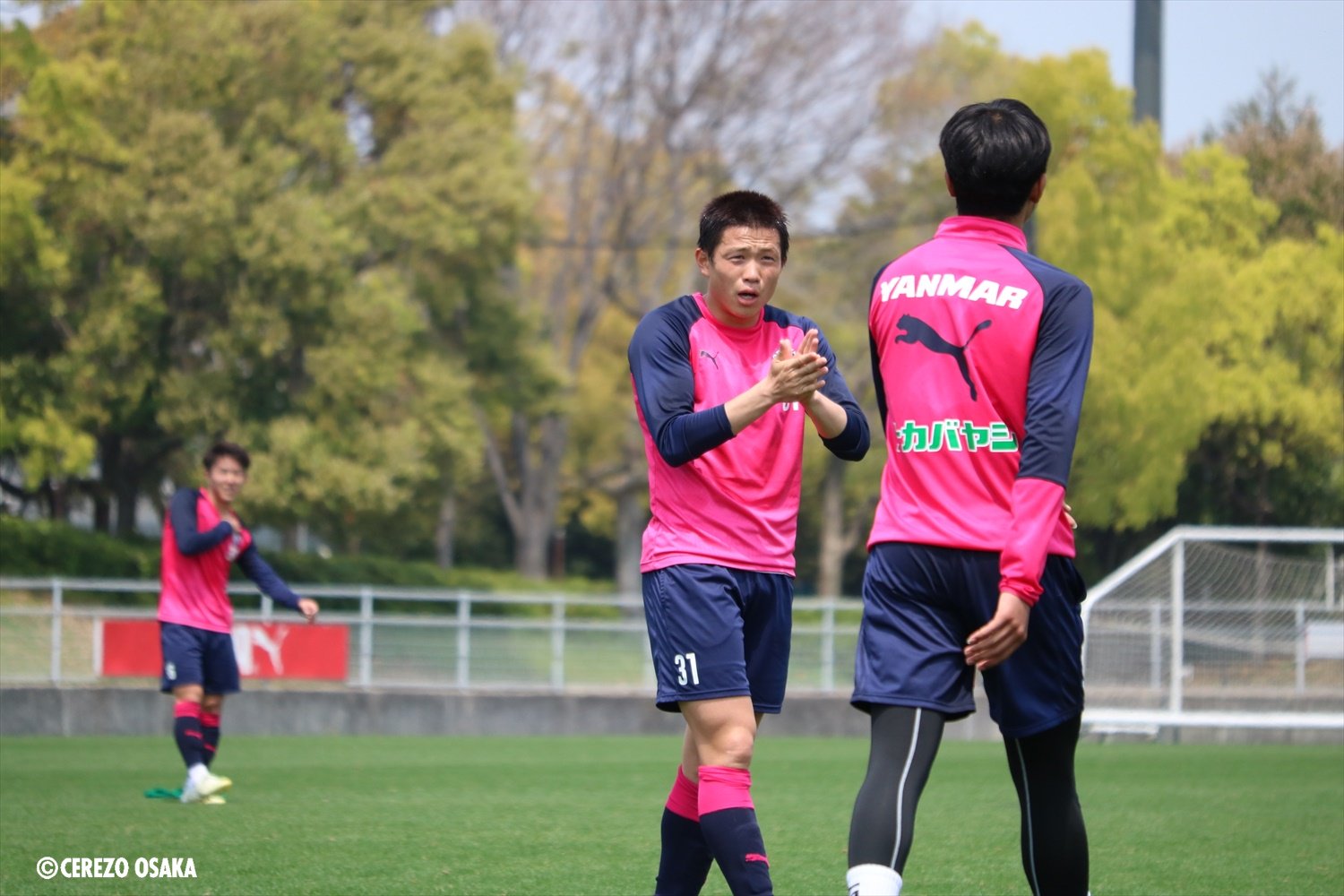 セレッソ大阪u 23 決定的瞬間 とわが意味の分からない言葉 タイ語風 でタームに声をかけて無視される瞬間 笑 セレッソ大阪u23 山根永遠 ターム 無視 T Co 2wc5aqbyf3 Twitter