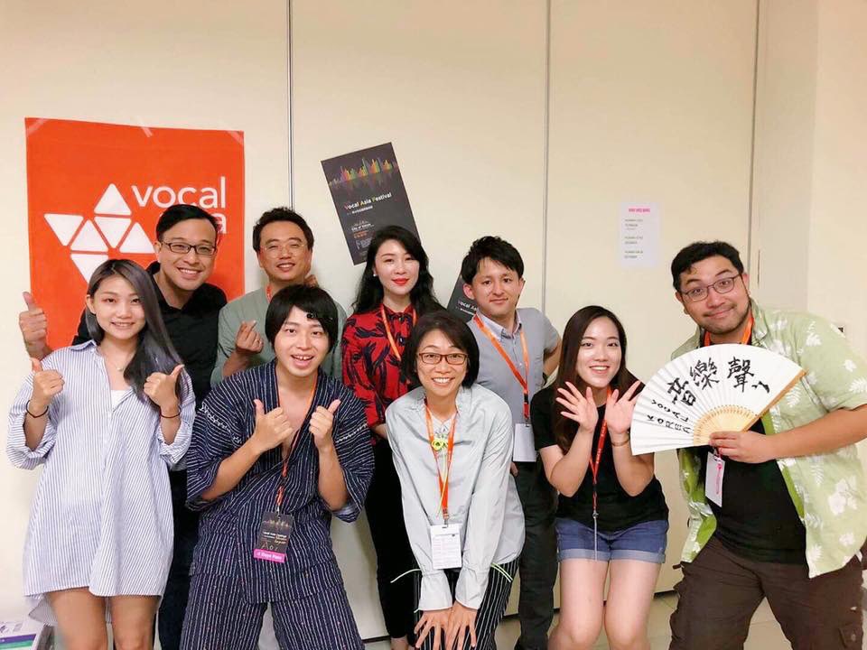 shige_kimchi's tweet photo. 【VAF体験記⑦】
#VAF2018 台湾・新竹は#VAF2019香川開催に向けて重要な年となりました。ゲストはHome FreeとWomen of the World。クロージングセレモニーでは五穀米(@FGRjpn_official)が日本代表として演奏し、最高の盛り上がりの中で大会旗を香川側が受取りました。 https://t.co/VklGLXWnuK