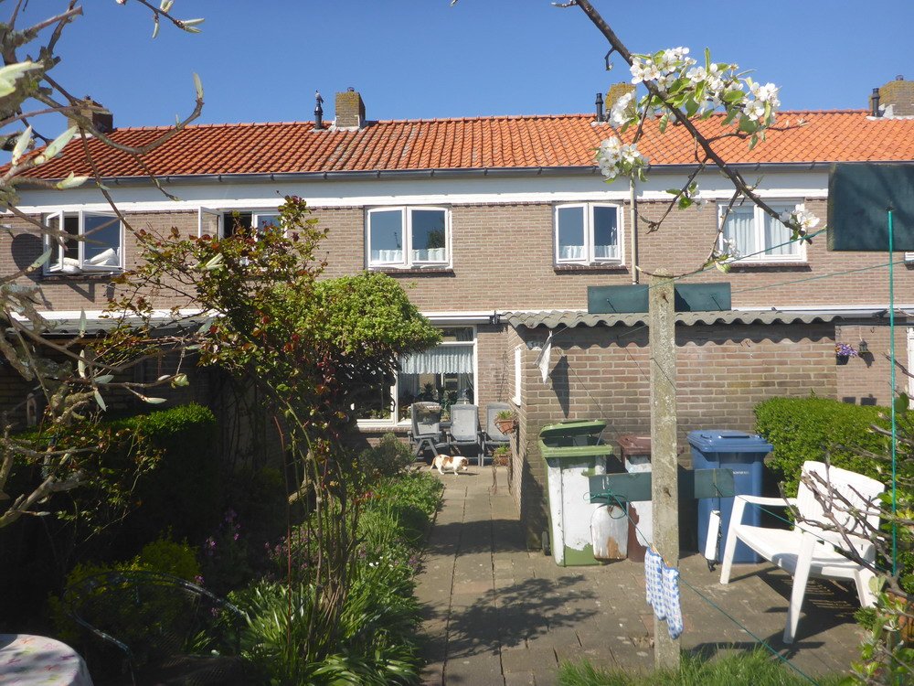 WBV_BeterWonen's tweet photo. TE HUUR: tussenwoning met 3 slaapkamers aan Koningin Julianastraat 41 in #Stellendam

Bij interesse vragen wij u vóór 30 april 2019 te reageren via https://t.co/defCuHwxWM https://t.co/RzMU3uQWJE