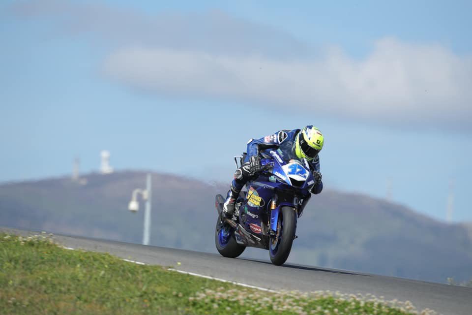 Rusty_PT's tweet photo. 💥 Good luck to @12BradJones this weekend for Rd 1️⃣ at Silverstone 💥
•
Brad has trained so hard and is so dedication to his training it’s an honour and pleasure to help him on his journey. 
•
Go get them mate 💪🏽
#yamaha #rustypt  #clearprop #personaltrainer #fitness #yeovil https://t.co/LFS1vfT2rT