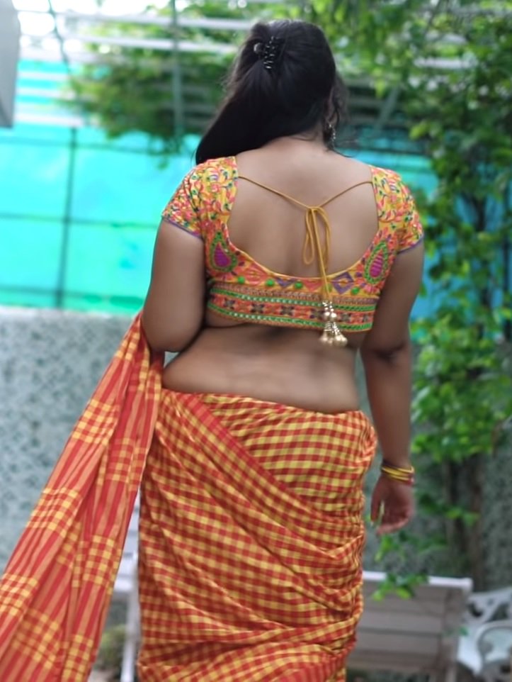 Rohit_swag's tweet photo. #Bong #Beauty #Sneha #CheckPrintSaree #SareeSwag #SareeLove #SareeWoman #Cute #Beautiful #Lovely #Curvey #Girl #SexyGirl #Milf #Cleavage #SexyBoobs #Filthy #Adorable #Cuteness #Sexiness #Wild #Wildness #back #HotBack #Blouse #PrintedBlouse https://t.co/HyWZNFpPKi