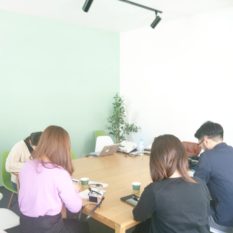 respal0520's tweet photo. いつもの会議も、場所を変えると新たなアイディア��でてくるかも。
明るい雰囲気でアクセスも抜群。
しかも1時間1000円～なんて驚きです👀‼
ご利用は、会場検索から予約まで行えるHPがオススメ！
お電話の際は「リスパル」のお問合せと言っていただくとスムーズです。ご利用、お待ちしています！！ https://t.co/gZzPPehmxd