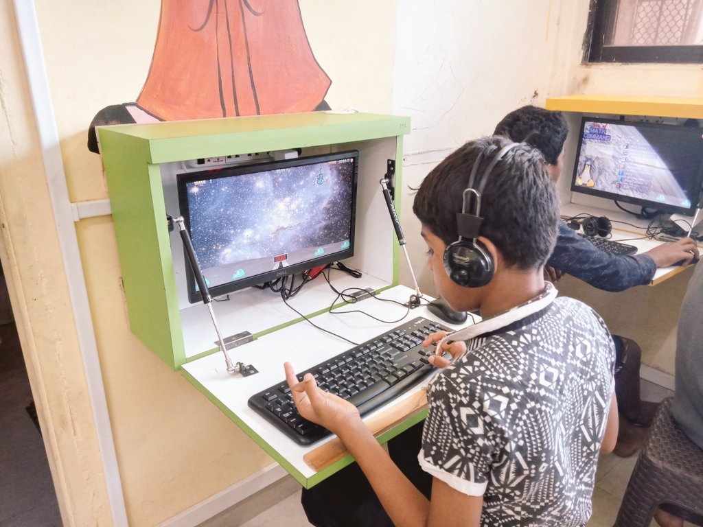 tamarindtree2's tweet image. Sharpness &amp;amp; speed with numbers comes only if you are able to work mentally....Street kids know that, don't they! Putting their life skills to test with the wonderful #tuxmath #OERs