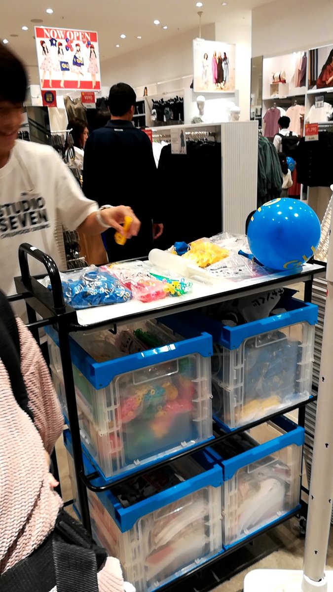 さいたま21 トウェンティ トウェンティワン Twitterren イオンモール浦和美園にguがオープン 恒例の青と黄色の風船配布をしていました 店員さんに声を掛けて膨らませて頂くスタイル ジーユー イオンモール浦和美園 さいたま21 トウェンティ トウェンティワン Twitterren イオンモール浦和美園にguがオープン 恒例の青と黄色の風船配布をしていました 店員さんに声を掛けて膨らませて頂くスタイル ジーユー イオンモール浦和美園