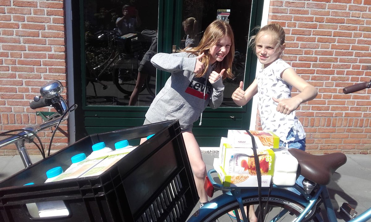 BasHuisinga's tweet image. De ingrediënten voor de pannenkoeken zijn rondgebracht naar de pannenkoekenbakkers! Nog een paar uurtjes tot het @ReneAlfring pannenkoeken priktoernooi! Wij hebben er zin in!! #jeugdbestuur