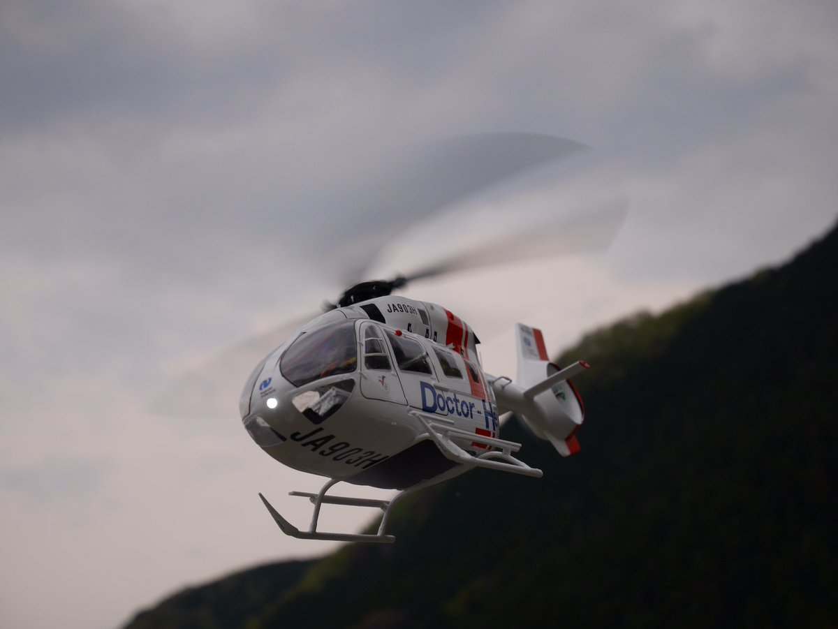 ModelingPreta's tweet photo. #EC145T2 野外撮影して来ました！安定した飛行でかっこよく飛びました。気に入ってます。後で動画もあげます。ボディはヘリスケールクオリティのバキュームキット、内部機関はXK K110 です。#ドクターヘリ #RCヘリ #マイクロスケールヘリ https://t.co/83vATHG014