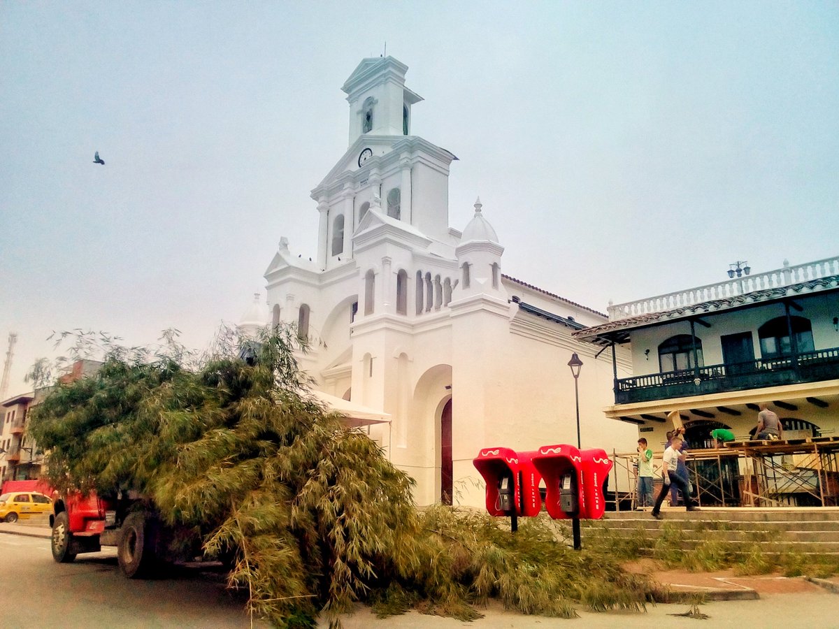 #ViernesSanto I Amanece en #Marinilla mientras se terminan los preparativos para el Santo Viacrucis.