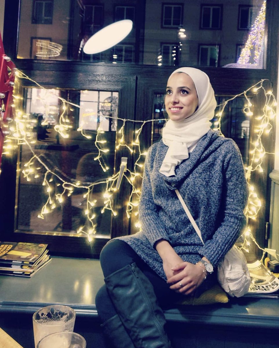 WorldHijabDay's tweet photo. 5  facts about #hijab:
١) We take it off in front of our brothers, uncles, husbands &amp; all women on this planet
2) We don't sleep with it.😌
3) We don't take shower with it😇
4) We have hair, I swear! it's a beautiful 1😉
5) It's our choice, no 1 forces us to wear it.”-Huda,Poland https://t.co/bG9PzbNBlg