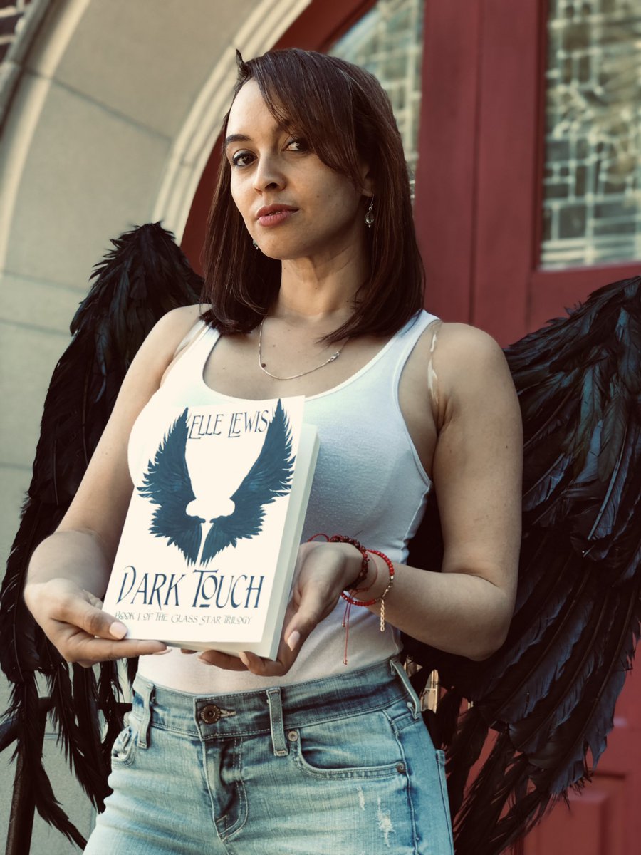 Elle_Lewis2's tweet photo. If you could experience a new world... would you?
#megaconorlando #cosplay #megafandays #bookstagram #DarkTouch #blackrosewriting https://t.co/aJViGgNIdJ