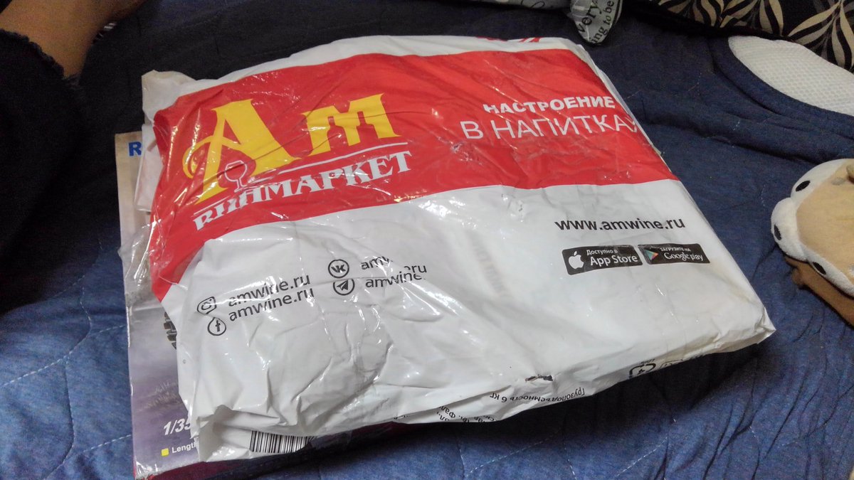 monobya's tweet photo. ロシアの友達とのプレゼント交換
で送ってくれたプレゼント届いた(^o^)/

さっそく開けたった(^o^) https://t.co/2eZk693DBc