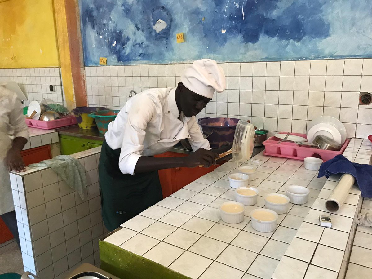 SuisseSenegal's tweet photo. La mission 🇨🇭a visité hier l'École Nationale de Formation en Économie Familiale et Sociale et a succombé à la mousse de baobab préparée par les apprenants cuisiniers. Allez... on vous donne la recette!
#IFFP
#ENFEFS
#MEFPA
#Senegal https://t.co/JXTUDyWCK8