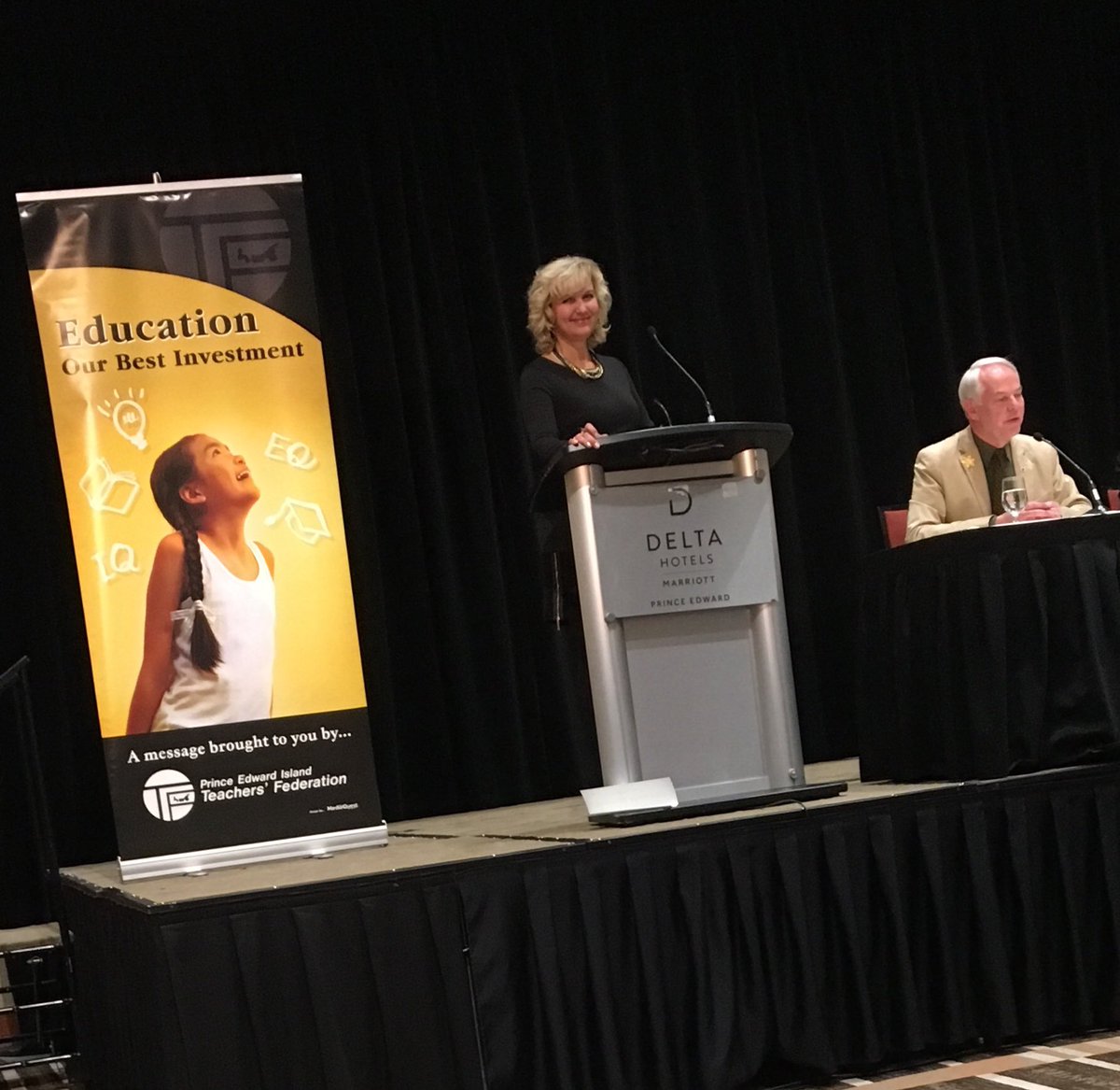 Educhatter's tweet photo. Greening of PEI: Green leader Peter Bevan-Baker speaks at #PEITF Education Forum. Teacher-friendly presentation pleases #PEITF president Bethany MacLeod and crowd of mostly teachers. His pledge: We’ll “listen to the experts” here tonight.#peied #PEIVotes2019 #cdnpoli https://t.co/jFsMNBdW01
