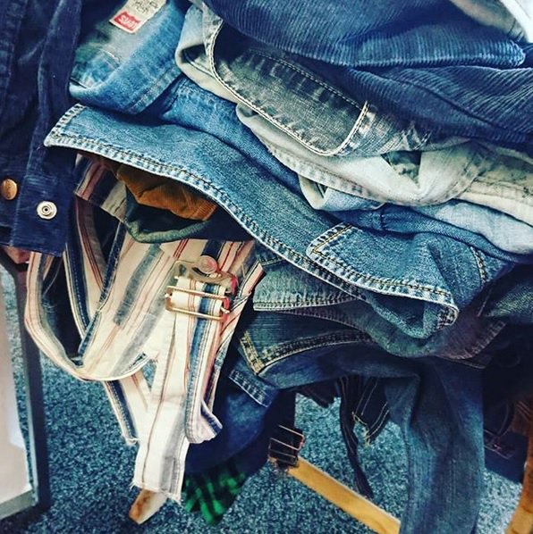 Vandaag #GoedeVrijdag, morgen #BetereZaterdag. Hoezo? Omdat we dan met onze #vintagekleding in Arnhem zijn! bleachedonion.nl/20-april-2019-… #markt #vintage #denim