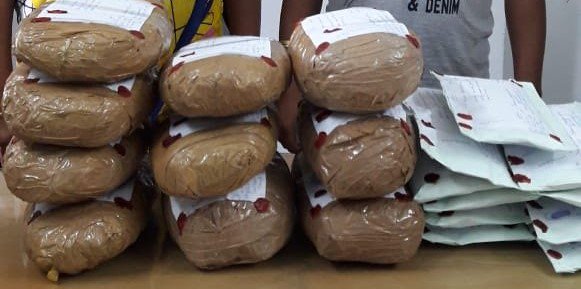 WBPolice's tweet photo. Bandel GRPS #HowrahGRP recovered 10 kg Ganja (Cannabis). 2 Arrested.  
#FightAgainstDrugTrafficking https://t.co/QeNZt4n4V9