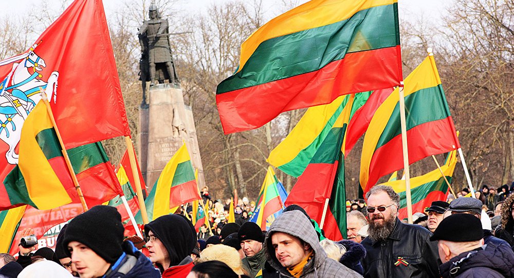 LTembassyRO's tweet photo. 💛 Yellow – prosperity and the sun.
💚 Green – greenery, freedom and hope.
❤️ Red – courage and blood that was shed to ensure our freedom.
On April 19, 1918 the project of the current #FlagOfLithuania was submitted to and approved by a special commission. https://t.co/lBfFu6AGVc