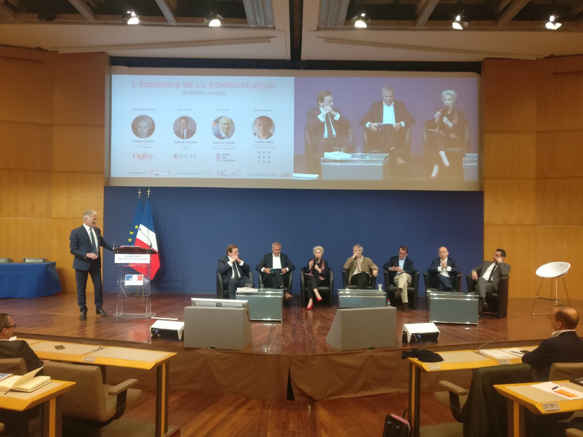 #TremplinCom au <a href="/Economie_Gouv/">Ministère de l'Économie et des Finances</a> par <a href="/OBS_COMMEDIA/">Observatoire COM MEDIA</a> . @NathalieRastoin <a href="/Ogilvy/">Ogilvy</a> parle de la nécessité de parler de l'intégration de l'achat #data et du partage de la valeur dans les études sur la #Communication . Nécessité d'intégrer des #périmètres supplémentaires