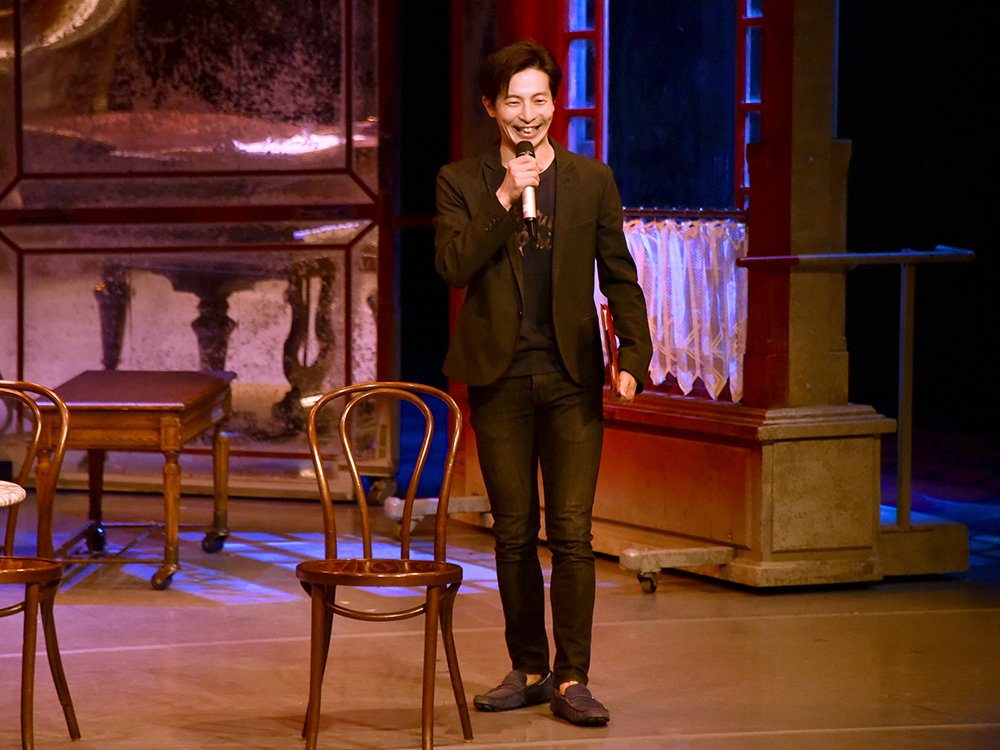 aaip_shiki's tweet photo. 照沼大樹さん司会のもと登場したのは、石橋杏実さん、小林唯さん、宮田愛さん、鈴木伶央さん、東沙綾さん。“舞台版と映画版の違い”をテーマに盛りあがりました！ https://t.co/kXjr8JcBAV