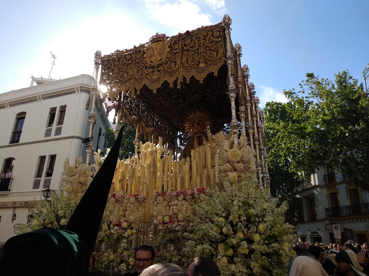 EspDeTriana's tweet photo. #EsperanzadeTriana19 | Nuestra Señora de la Esperanza a punto de entrar en Pastor y Landero. https://t.co/xNoOJT1fLv
