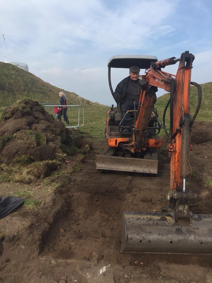 northernpicts's tweet photo. Burghead 2019 Day 9 Beginning to wind down but still lots of animal bone in Lower Citadel trench 👌Thanks to our funders @HistEnvScot @LeverhulmeTrust @UoA_Archaeology and to everyone who has helped us this year and came to visit 😊 See you next year!! https://t.co/Z35iMCEHWh