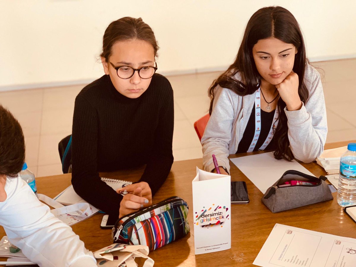 #DersimizGirişimcilik diyen öğrencilerimiz için "İş Kampı Eğitimleri" Bornova ve Aliağa ilçelerimizde başladı. 4 gün sürecek kampta projelerin geliştirilmesi için Finansal Tablolar, Pazarlama Stratejileri, İş Planı Hazırlama gibi konularda uzmanlar eğitimler verecek.
<a href="/yahsiomer/">Dr. Ömer YAHŞİ</a>