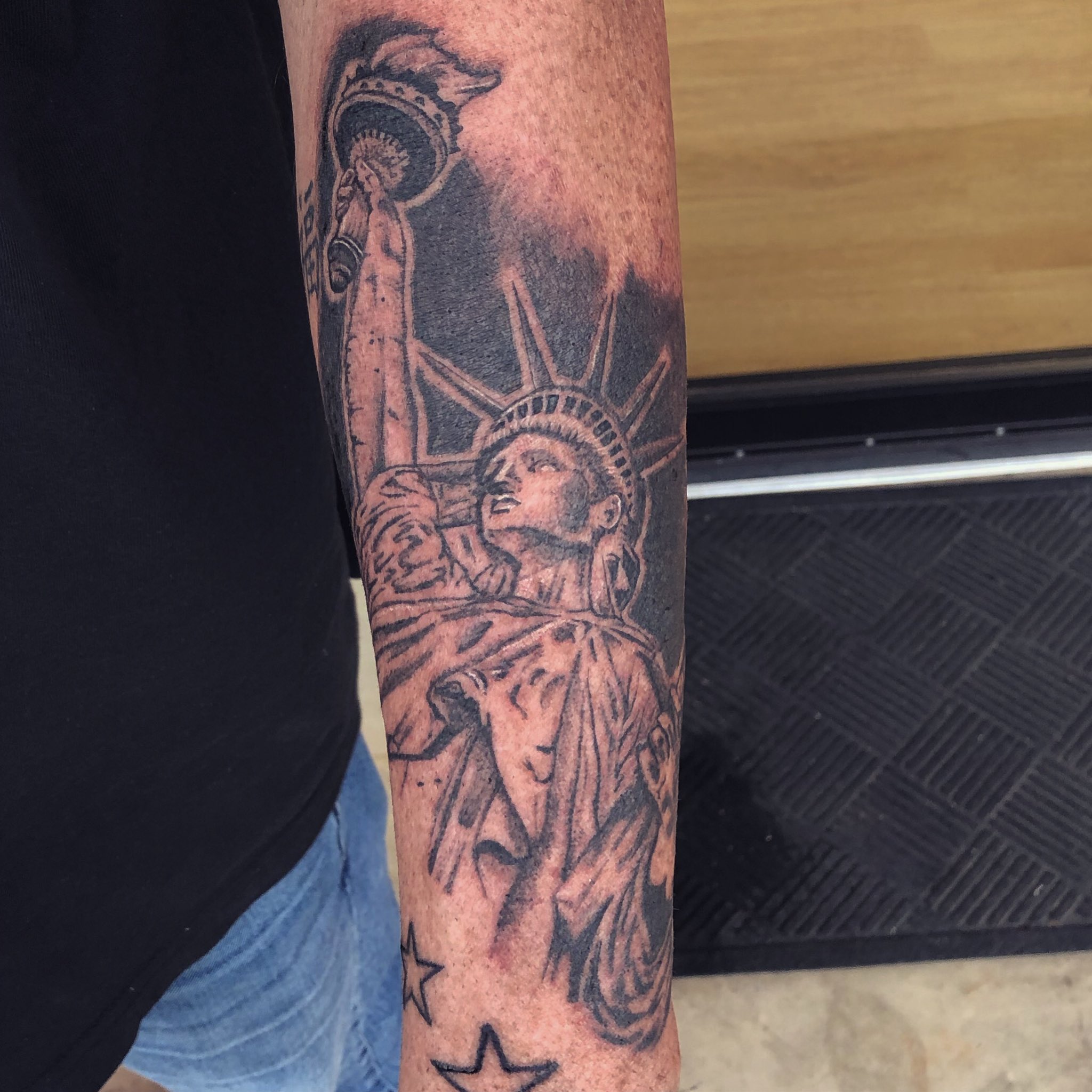 GVDTYKJF Tattoos Sticker Cool Black Statue Of Liberty Tattoos Full Arm  Water Transfer Wolegs Wings Fake Tattoos Hourglass Gqsq042 Buy Online at  Best Price in UAE  Amazonae