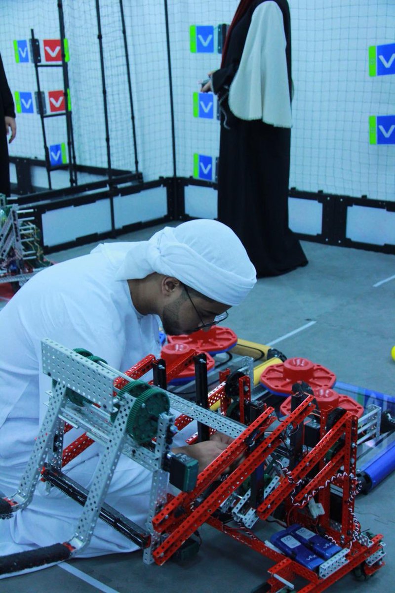 UAE_GIRLS_'s tweet photo. 👷‍♀️👷‍♀️🔧 https://t.co/iDddjBi2KD