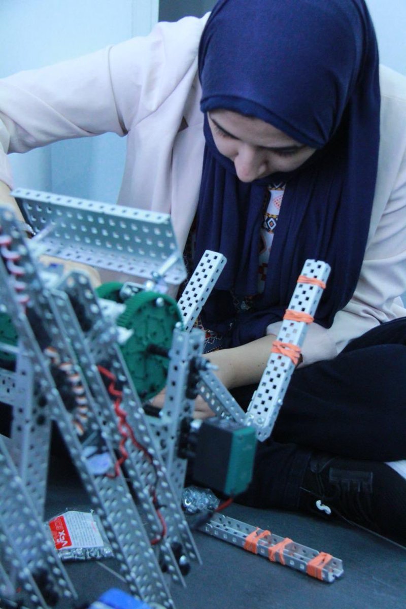 UAE_GIRLS_'s tweet photo. 👷‍♀️👷‍♀️🔧 https://t.co/iDddjBi2KD