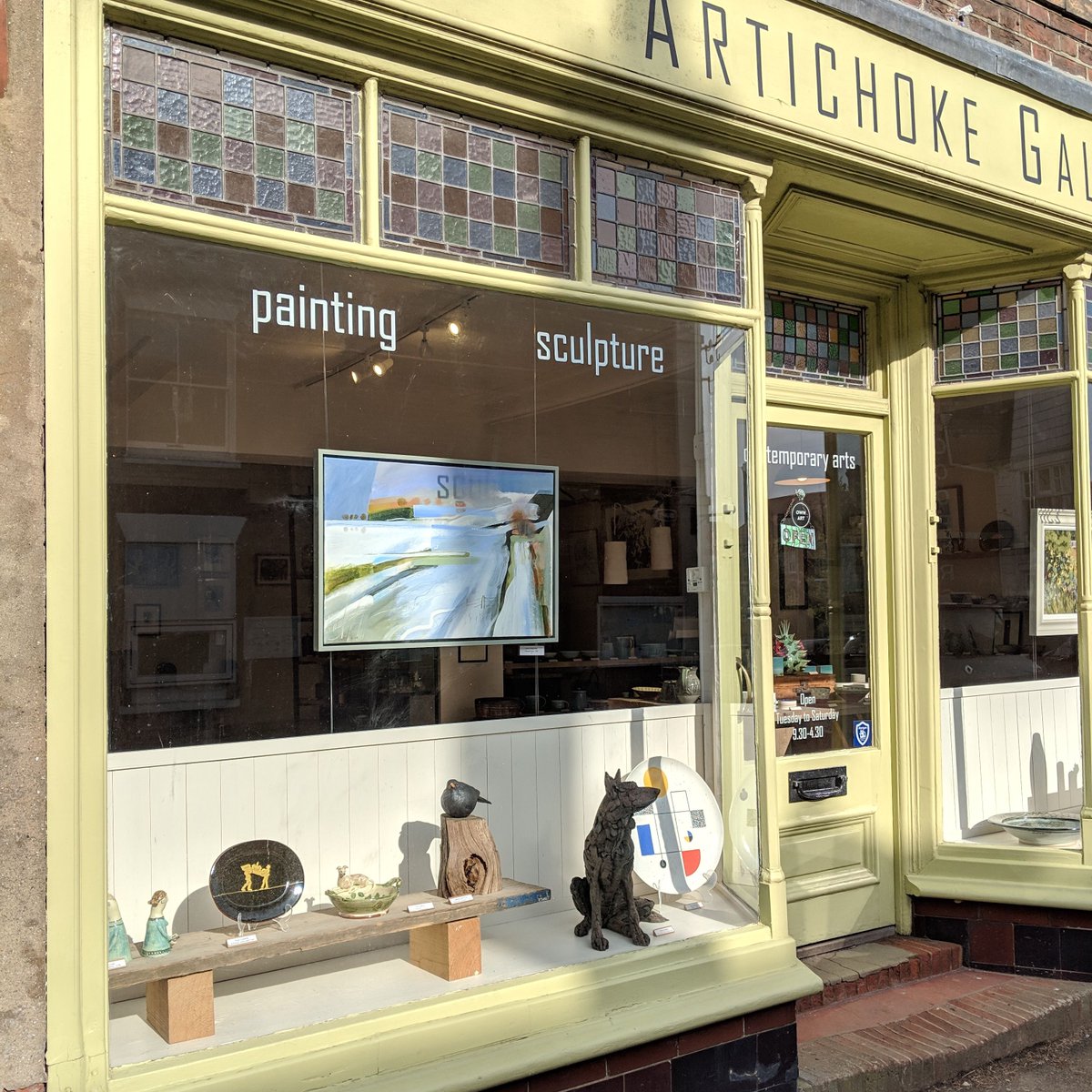 ArtichokeGlry's tweet photo. We're open Good Friday and Easter Saturday!
#inthewindow #cominguproses #artgallery #ticehurst #eastsussex #katepenoyre #painting #landscape #alialldis #ceramicsculpture #pruecooper #slipware #rosalindsmith #simongriffiths #blackbird #carolorwin #dog #sculpture #sallymcgill https://t.co/1y02JF6CLg