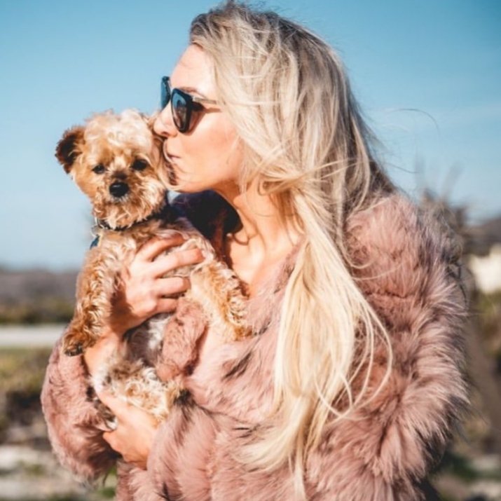 Sky__1981's tweet photo. 🌞😘Good morning my friends .. wish you a nice Easter weekend #CharlotteFlair #Charlotte #TeamCharlotte #thequeen #Teamthequeen #wooooo #Dynasty #Doitwithflair #Flairnation #HappyEaster #wwe #wweuniverse #womenswrestling 🌞😘 https://t.co/fsHVc8H5x9